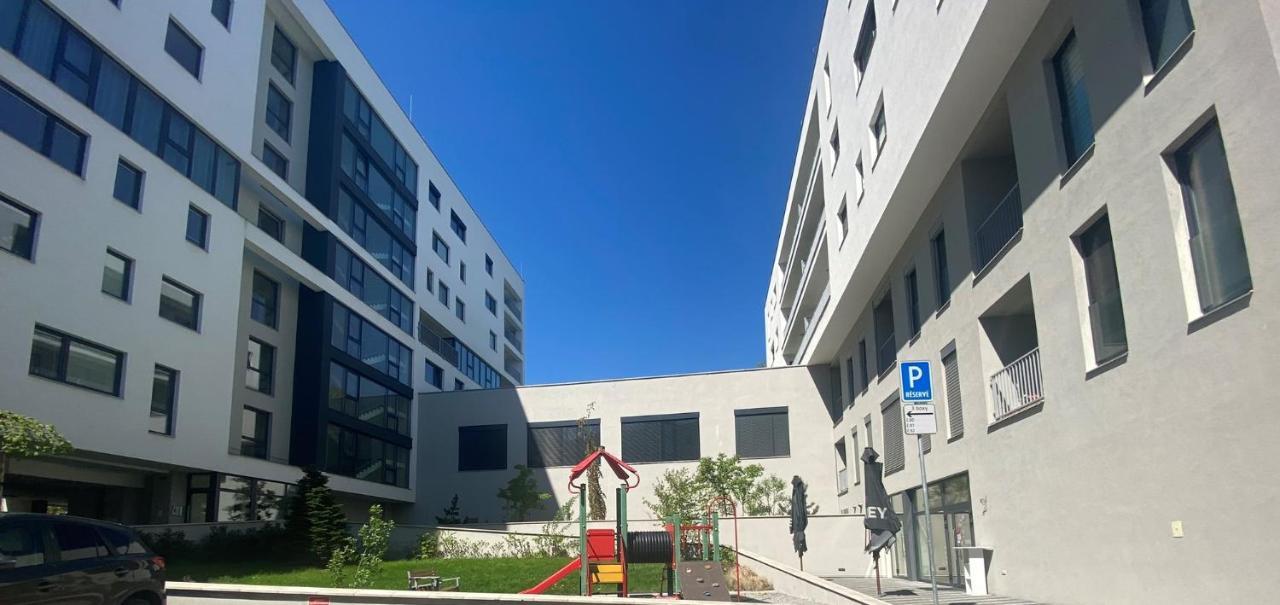 Apartment Mala Praha & Parking In The Garage Ζιλίνα Εξωτερικό φωτογραφία